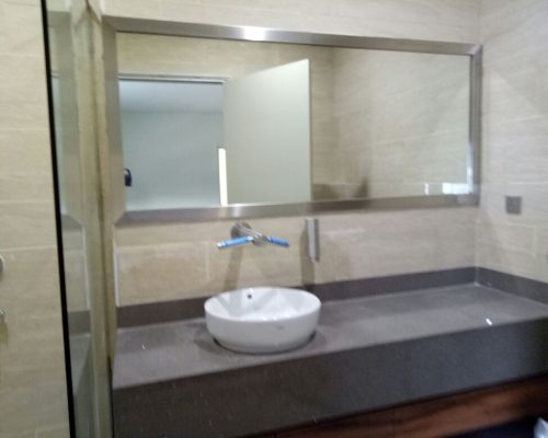 Director_s Toilet (3)